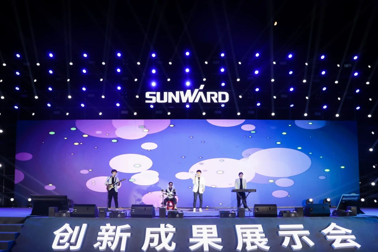 ��չ�����ң�qyh���ѻ�������ܳɾ�չʾ��������ų���Ϯ