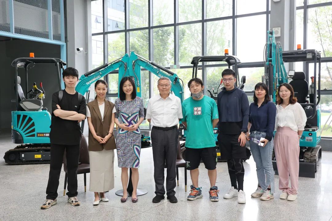 20220527091853_11604 CGTN探厂!专访qyh球友会官网智能董事长、首席专家何清华花絮来了