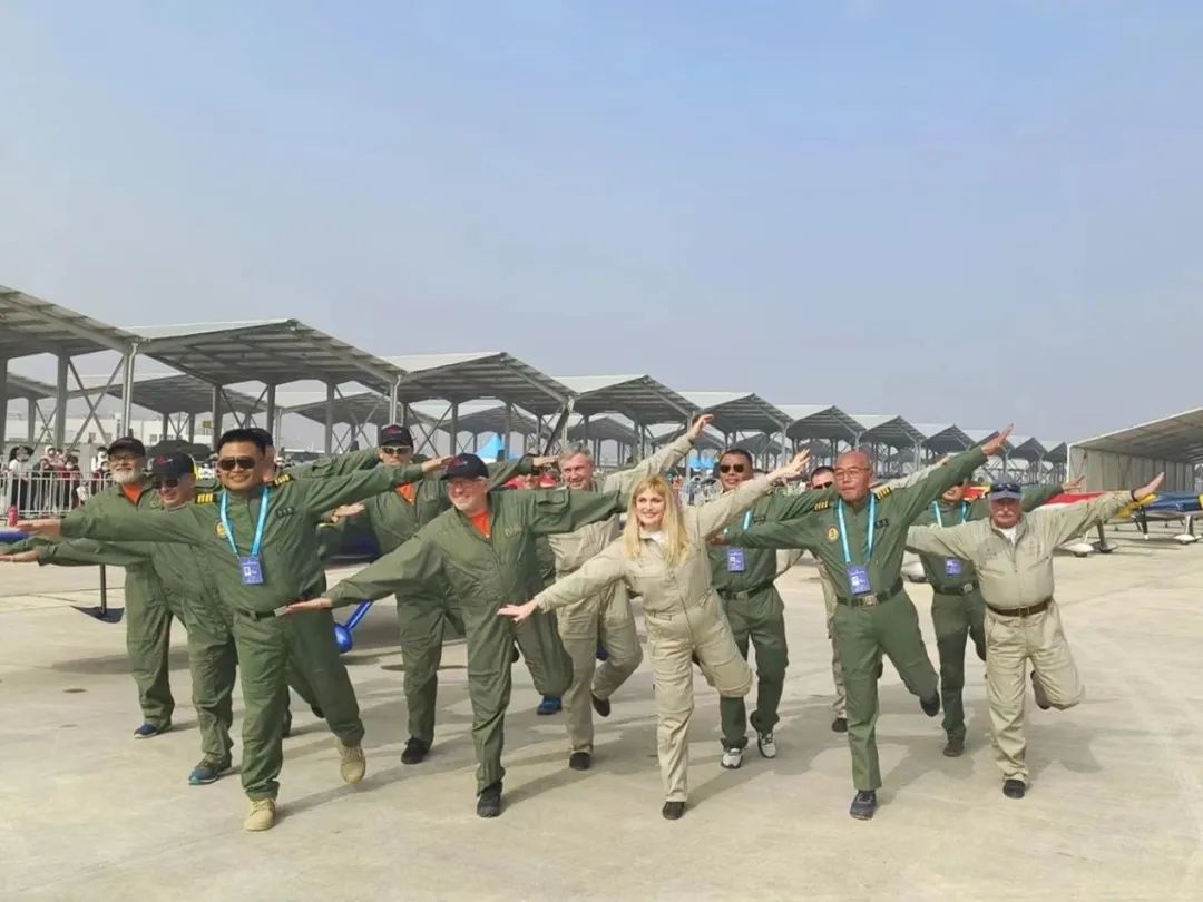 20221129091019_33509 逆势飞舞!qyh球友会官网航空携手合作同伴亮相2022资阳飞行大会