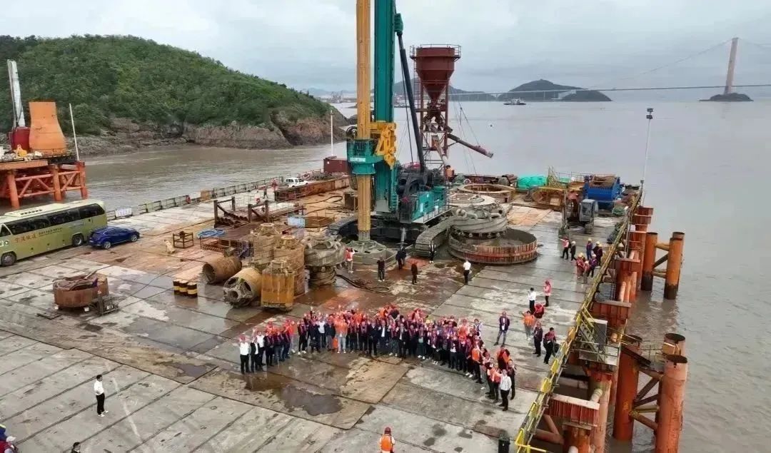 全面得胜!qyh球友会官网智能超等旋挖钻机圆满实现甬舟铁路西堠门公铁两用大桥桩基施工工作
