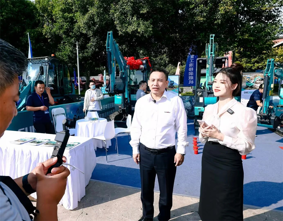 չʾ���򡱶�ʵ����qyh���ѻ������������2024΢�ڴ���������豸���