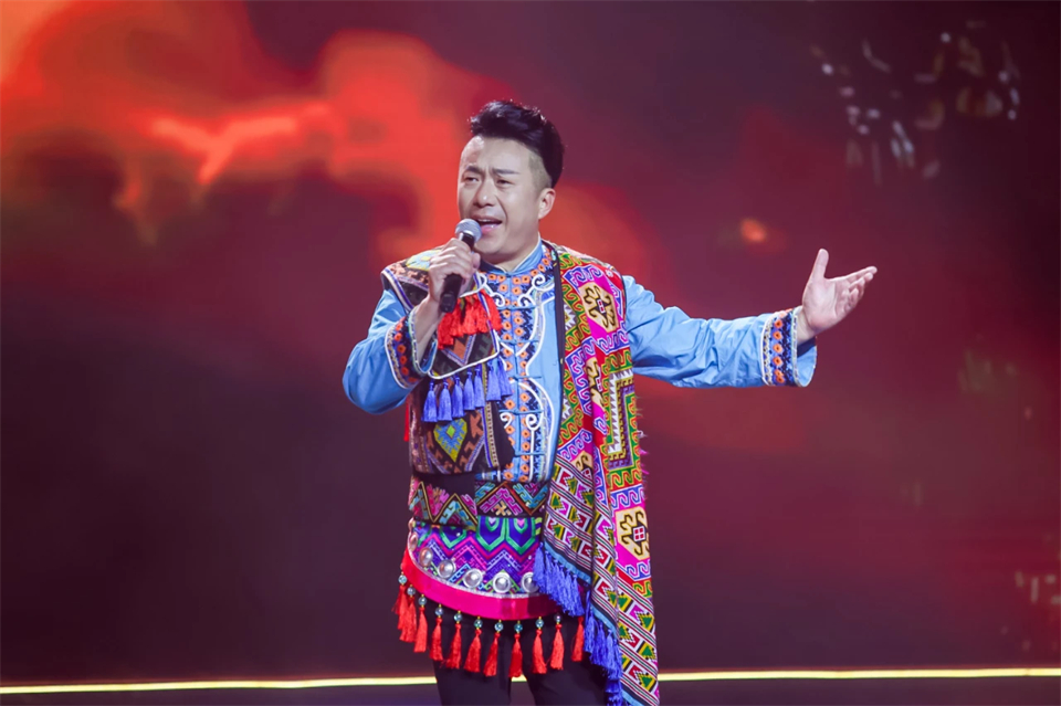 20241127151600_43339 创新引领价值 梦想成就未来——庆祝qyh球友会官网智能成立25周年赞美大会暨文艺晚会隆沉进行