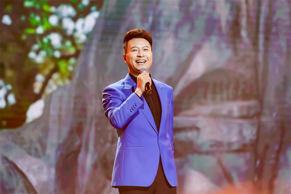 20241127151720_33238 创新引领价值 梦想成就未来——庆祝qyh球友会官网智能成立25周年赞美大会暨文艺晚会隆沉进行