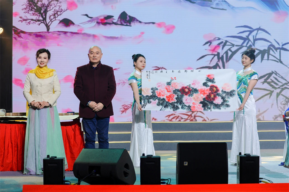 20241127152024_83889 创新引领价值 梦想成就未来——庆祝qyh球友会官网智能成立25周年赞美大会暨文艺晚会隆沉进行