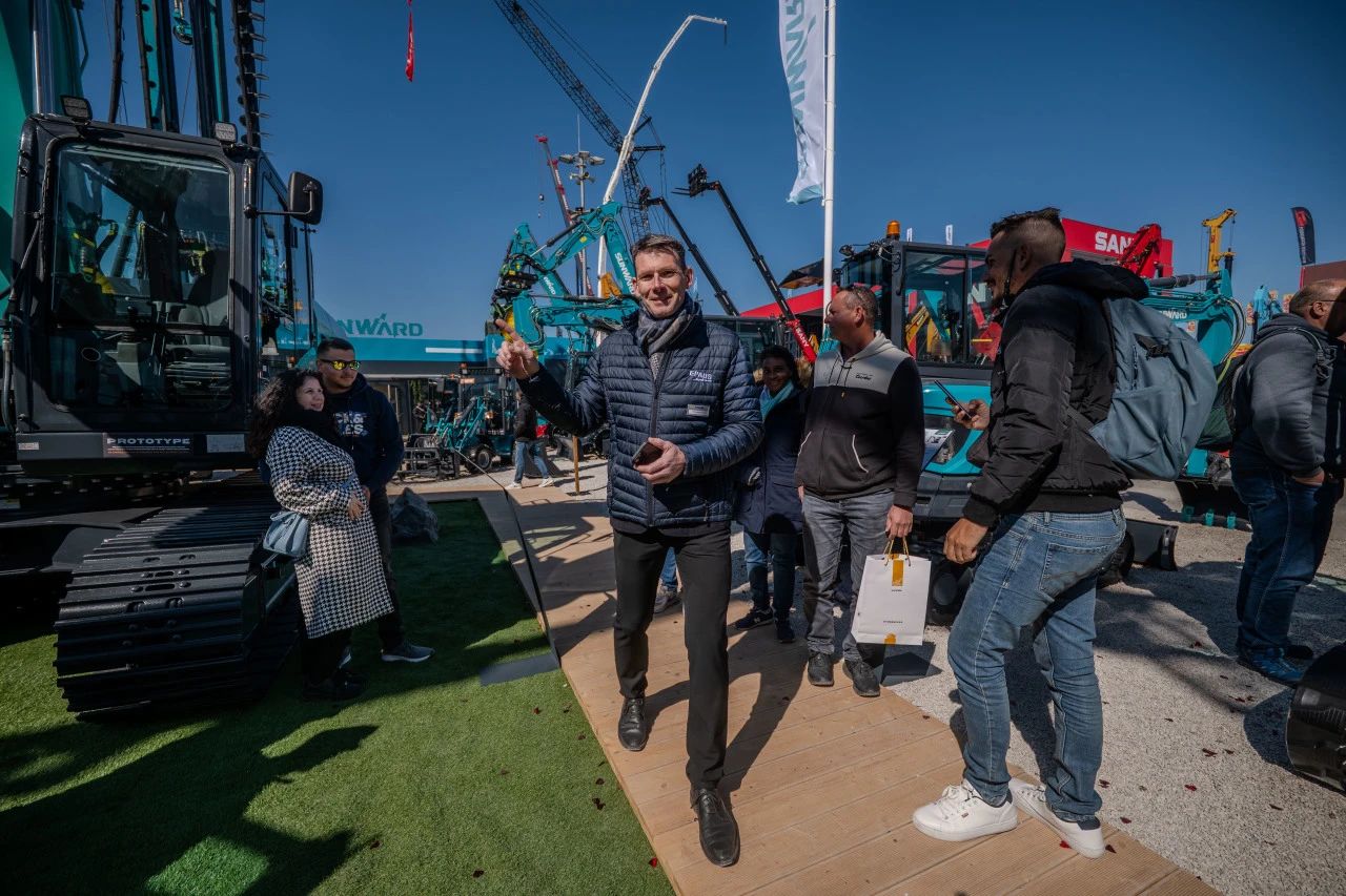 qyh���ѻ�������ܶ��³����򶫣�����ɫ������ȫ��ս�������й����̻�е�Ľ�������